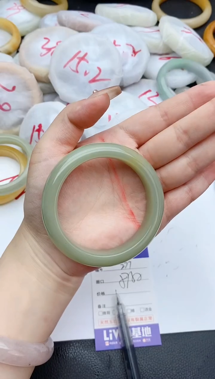 石英质玉手镯未镶嵌277+57/58