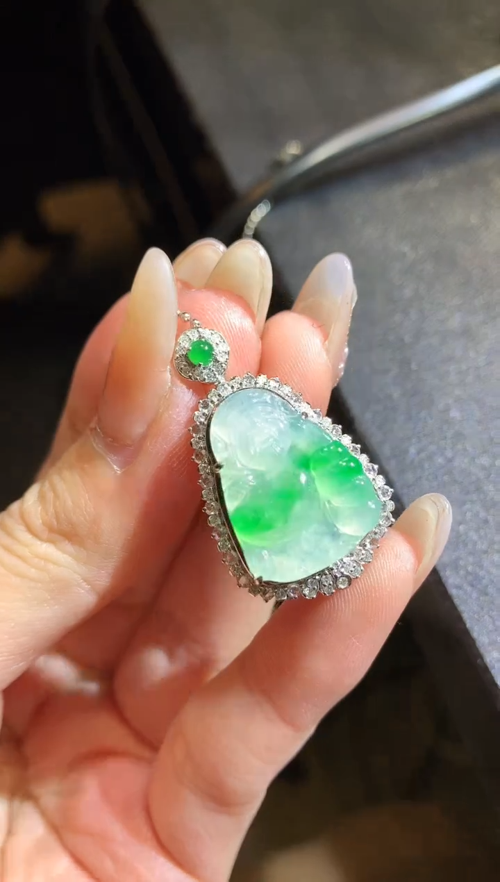 【闪购商品】翡翠吊坠(不含链)18K金镶嵌28-米爷