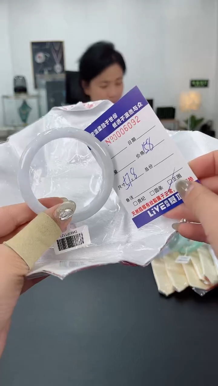 【闪购商品】翡翠手镯未镶嵌天然翡翠A货