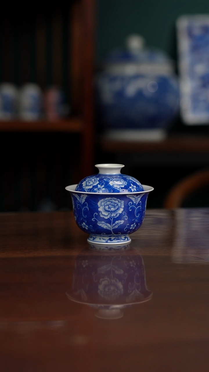 柴窑青花牡丹盖碗