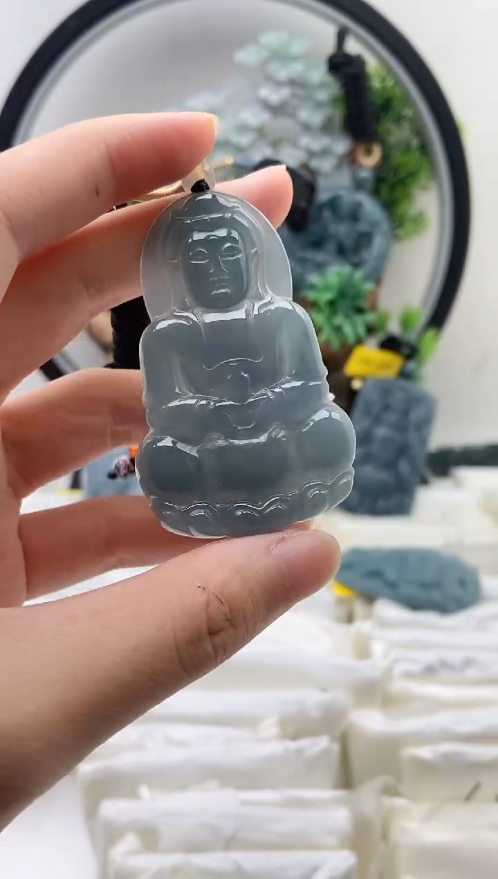 翡翠未镶嵌颈饰观音