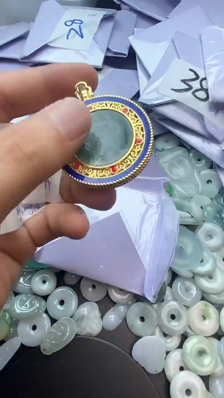 翡翠未镶嵌颈饰有纹有裂介意勿拍观音