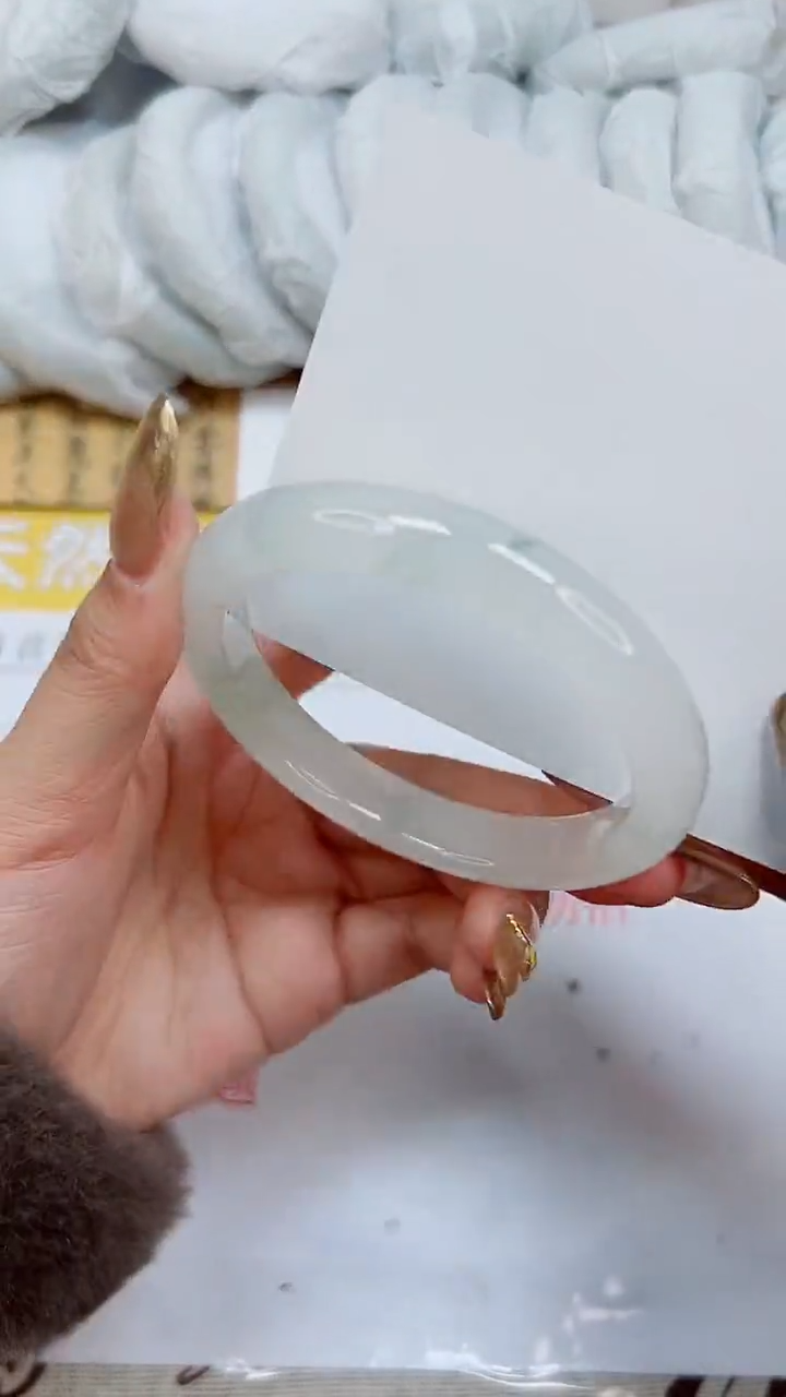 【闪购商品】石英质玉手镯未镶嵌K125-56.8