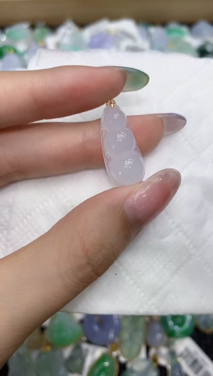 翡翠18K金镶嵌颈饰111111111111