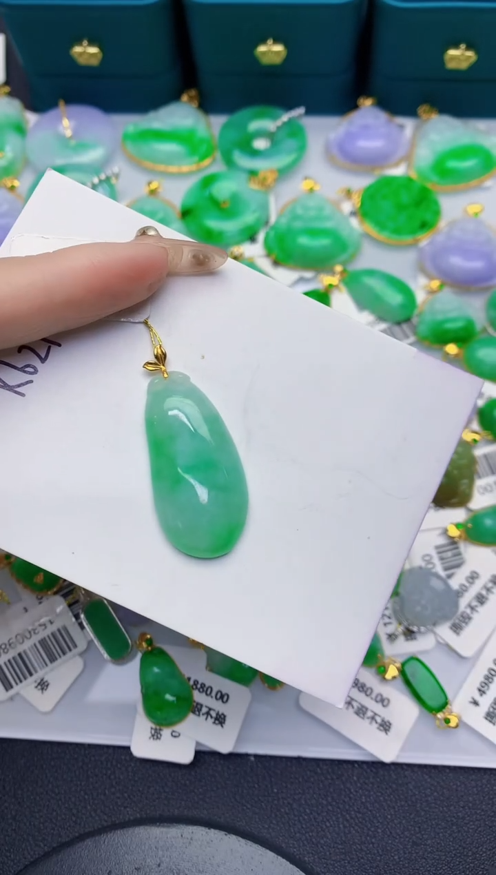 颈饰18K金镶嵌翡翠缅甸天然翡翠A货