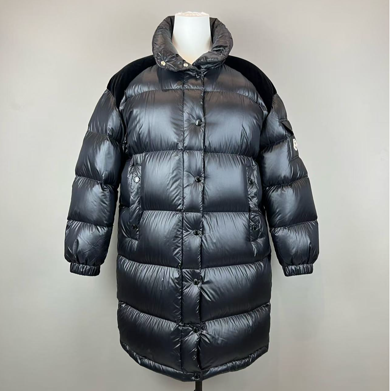95新 MONCLER 2412171/1/纯色中长款羽绒服/11730