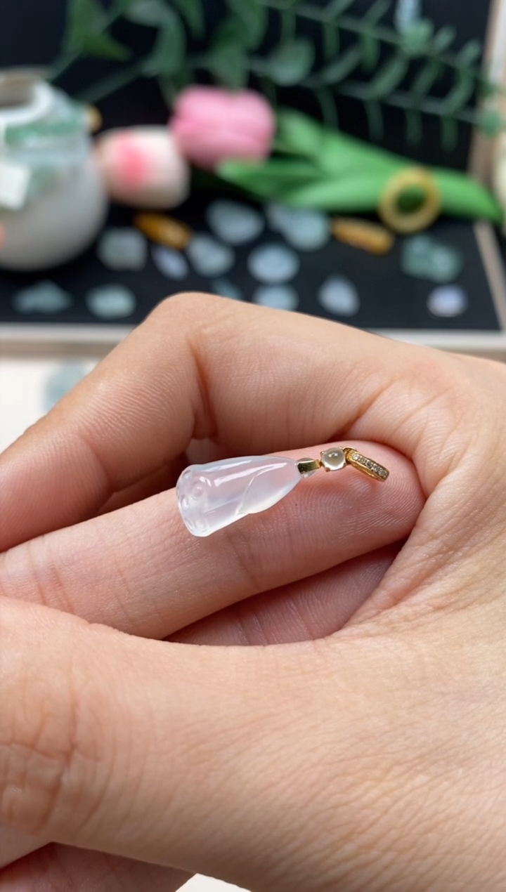 【闪购商品】翡翠颈饰18K金镶嵌翡翠白冰莲蓬