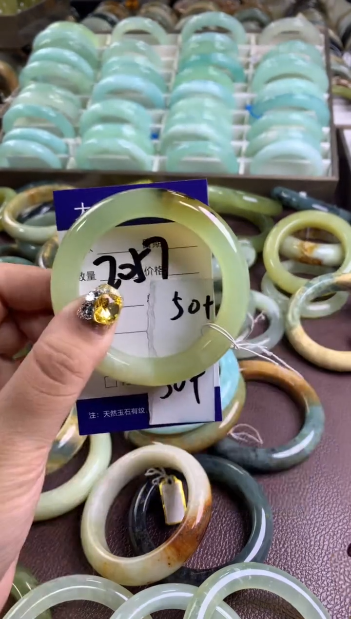 【闪购商品】蛇纹石玉手镯未镶嵌2057