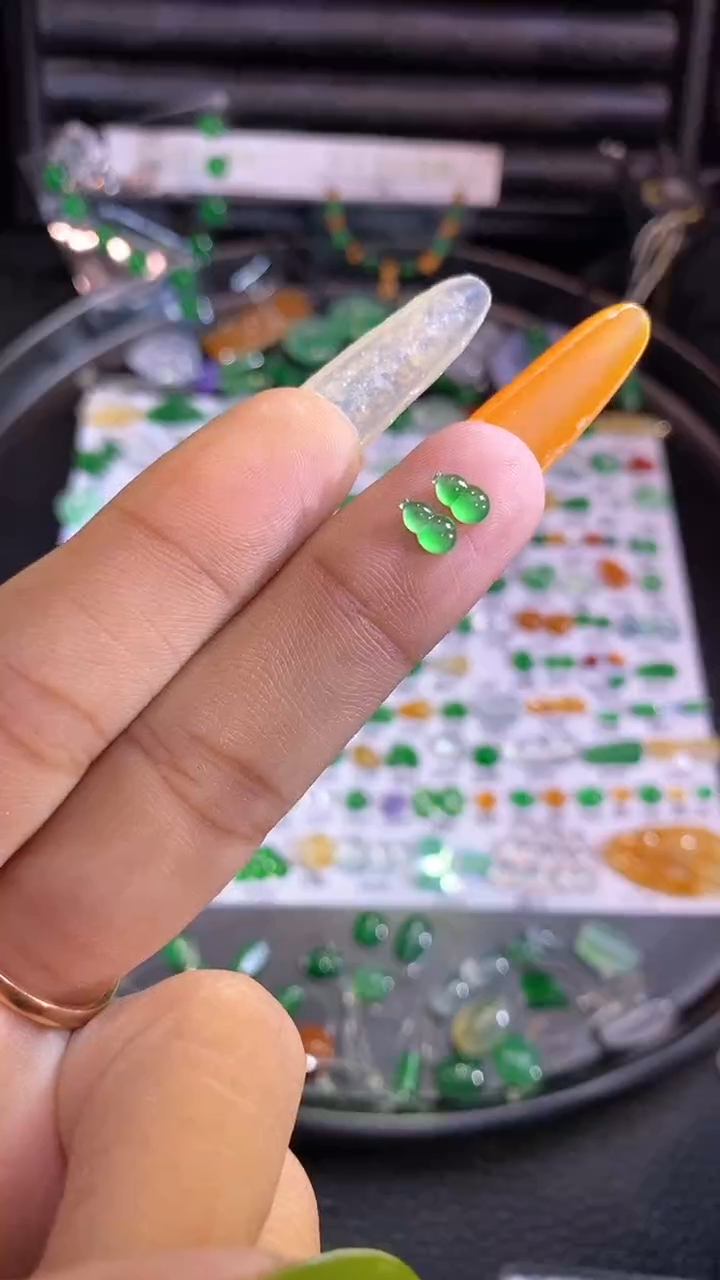 翡翠挂件未镶嵌葫芦