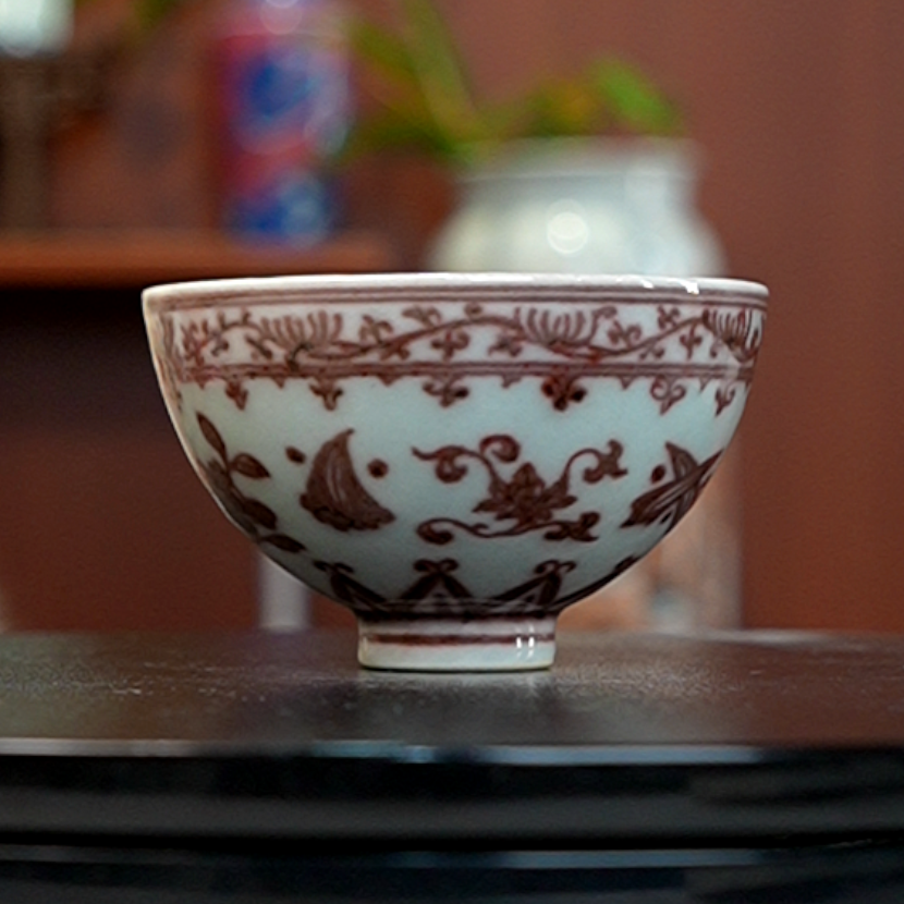 12.30/仿古釉里红内外绘鸡心杯