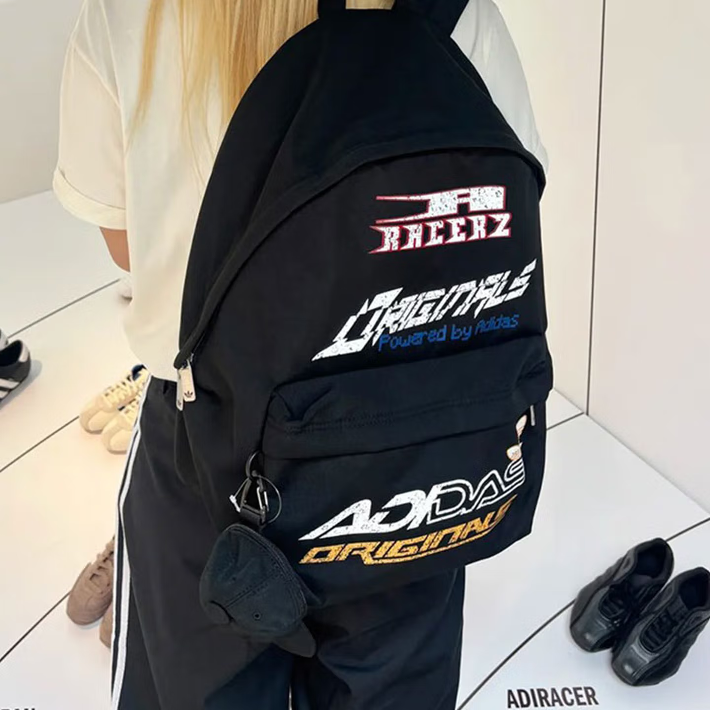 adidas/阿迪达斯三叶草书包赛车风运动包休闲包双肩背包黑KF2501