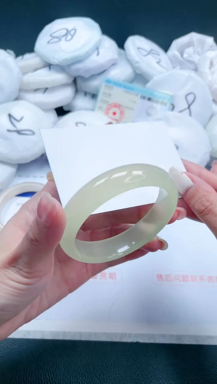 【闪购商品】石英质玉手镯未镶嵌16J38-56