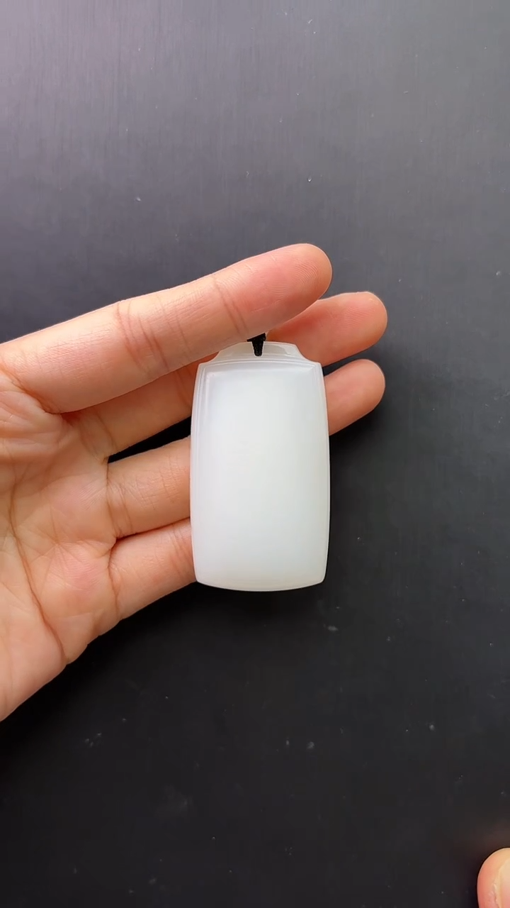 颈饰未镶嵌和田玉吊坠