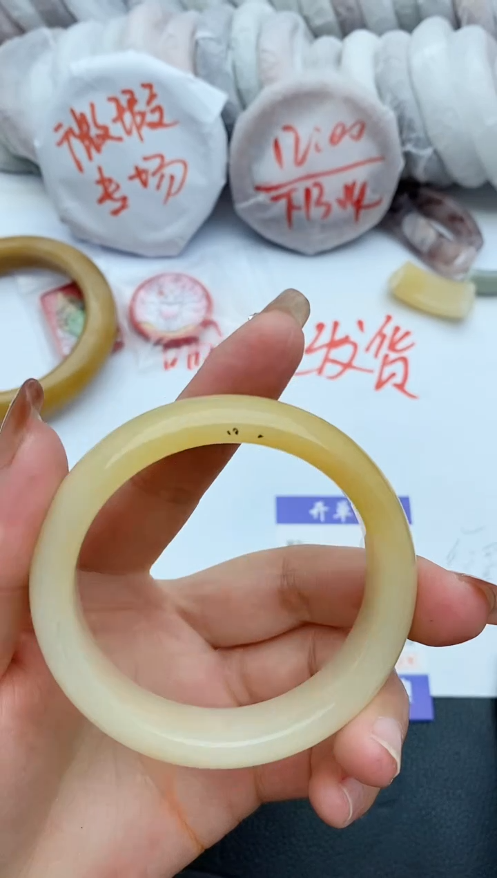 【闪购商品】石英质玉手镯未镶嵌C256+54/55