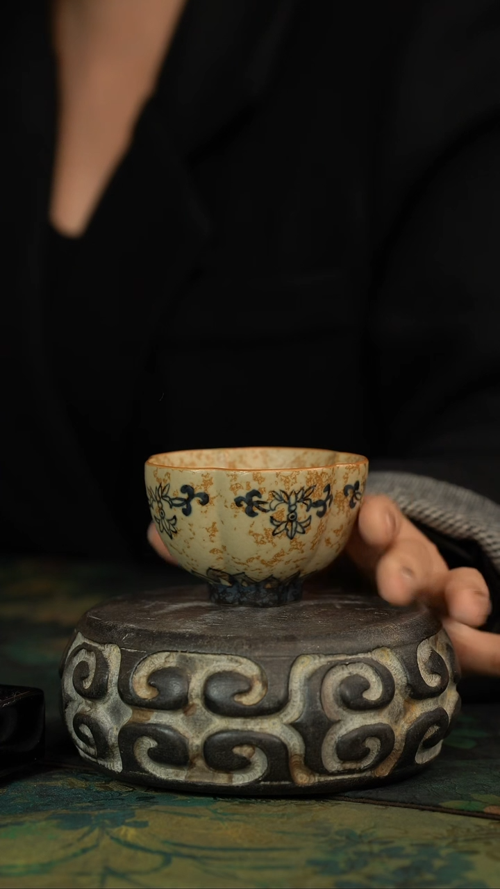 【闪购商品】瓷片初六好物分享@@焦糖釉花口杯