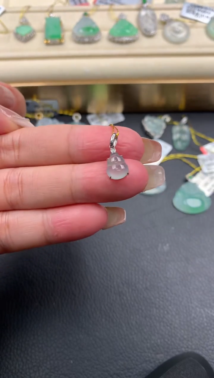 【闪购商品】翡翠颈饰18K金镶嵌Q162       