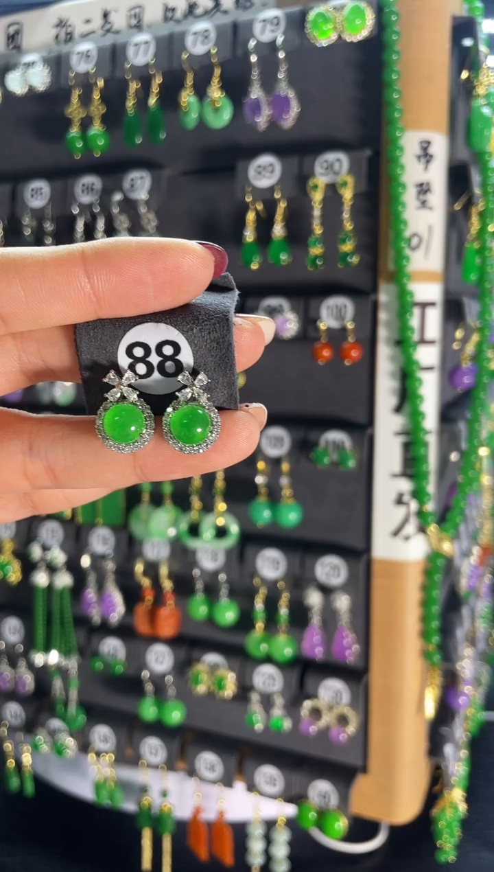 【闪购商品】翡翠耳饰银S925镶嵌88...
