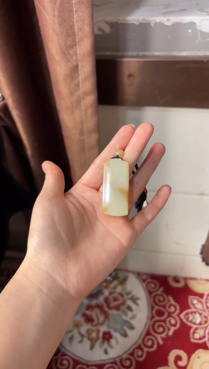 【闪购商品】和田玉吊坠(赠链)未镶嵌且末金山微色差吊坠