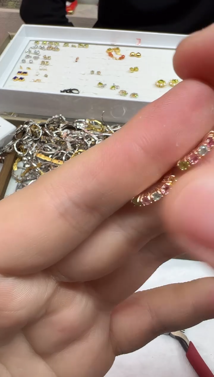 银S925镶嵌耳饰碧玺1230m050多样性发其一