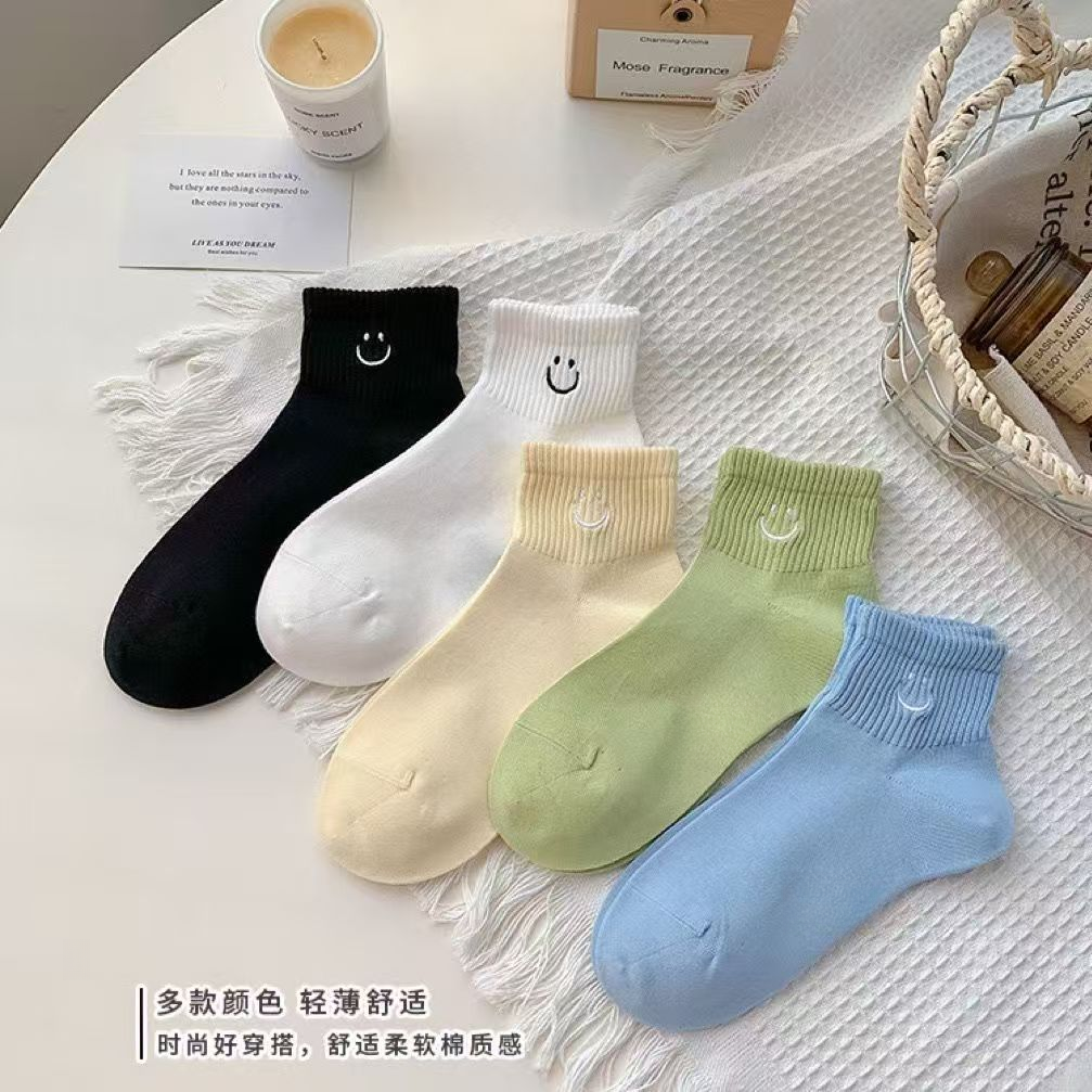 3661   笑脸透气刺绣短袜