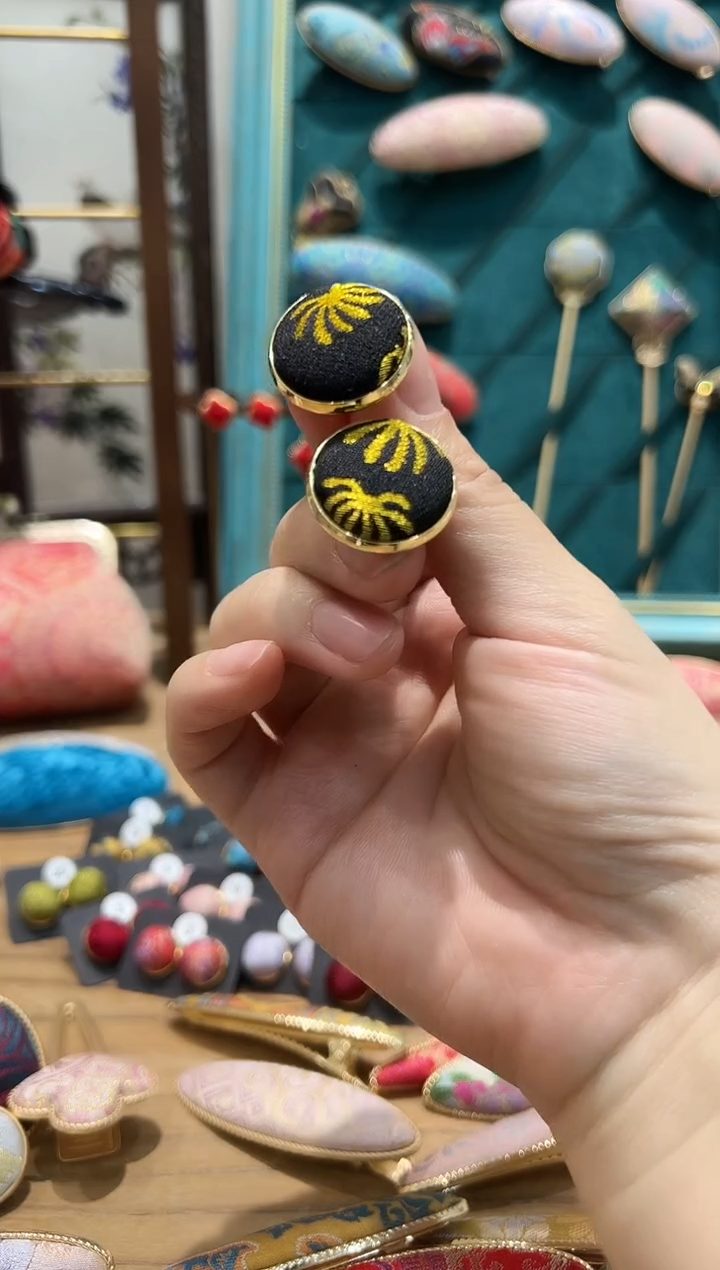 【闪购商品】【一物一拍专车】金玉海藻20毫米耳钉一对
