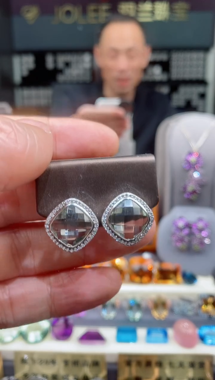 【闪购商品】绿水晶耳钉银S925镶嵌绿水晶耳钉