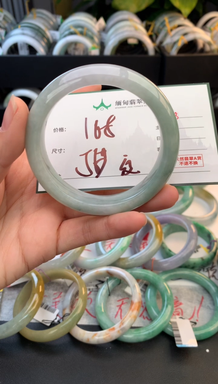 未镶嵌定制翡翠毛货需精细抛光+多人