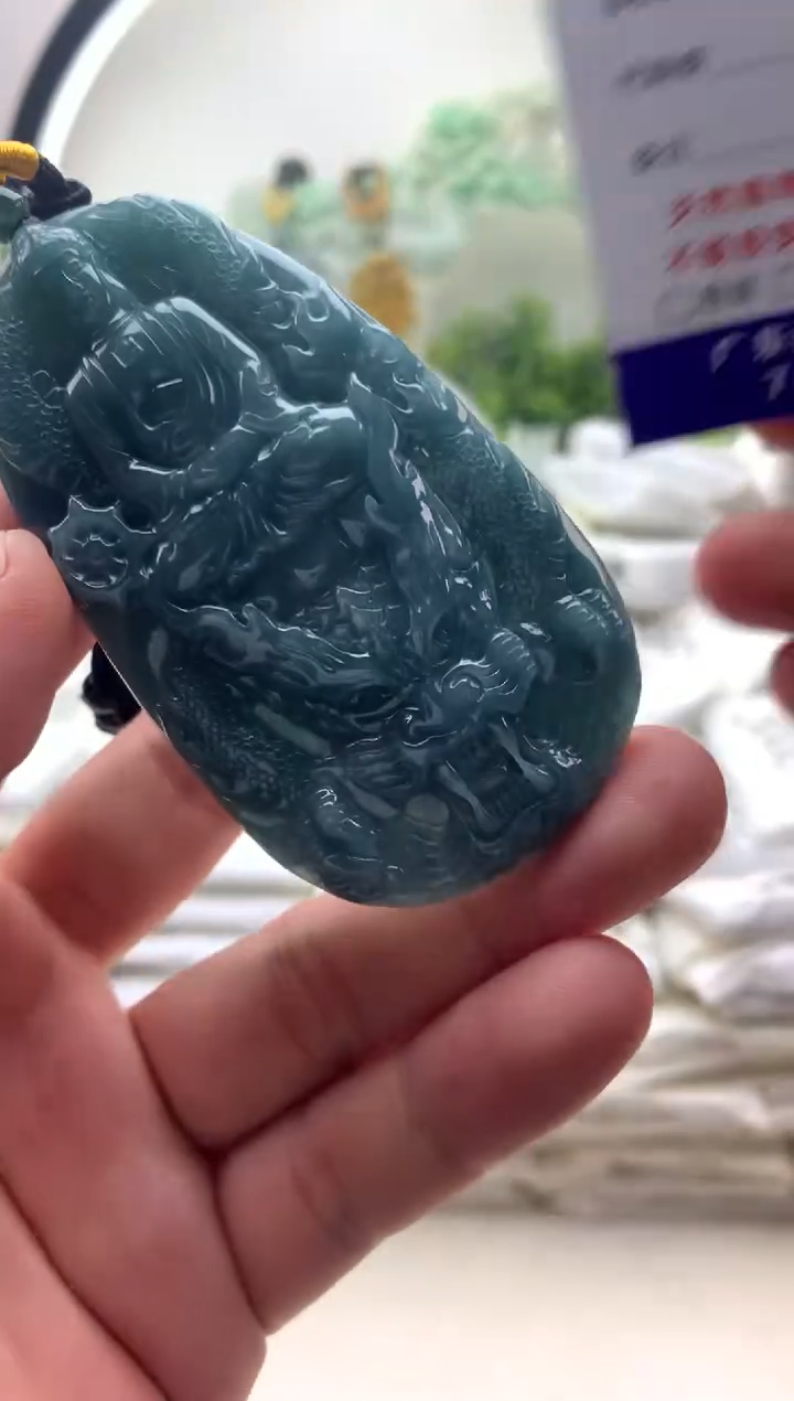 颈饰未镶嵌翡翠大日如来