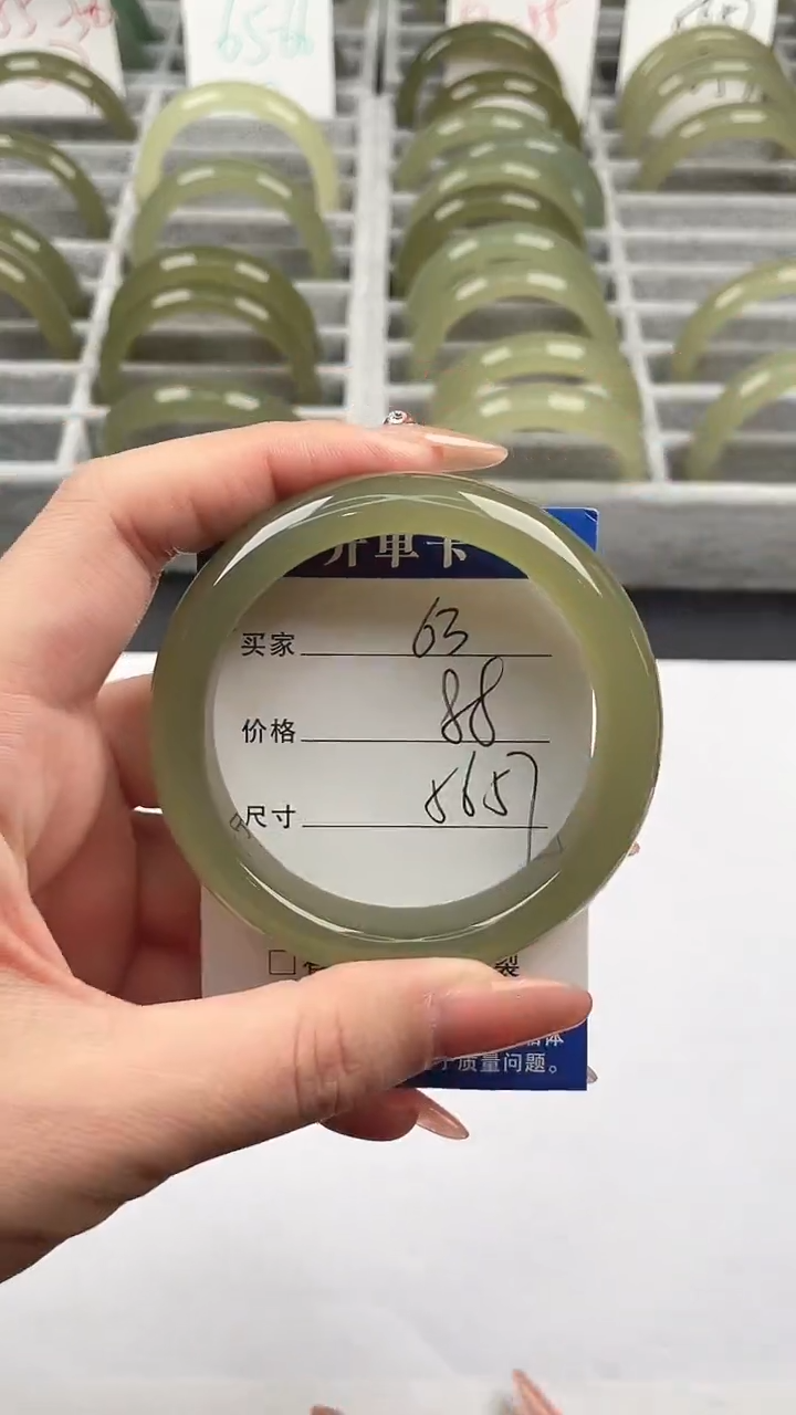 未镶嵌手镯石英质玉湖水绿