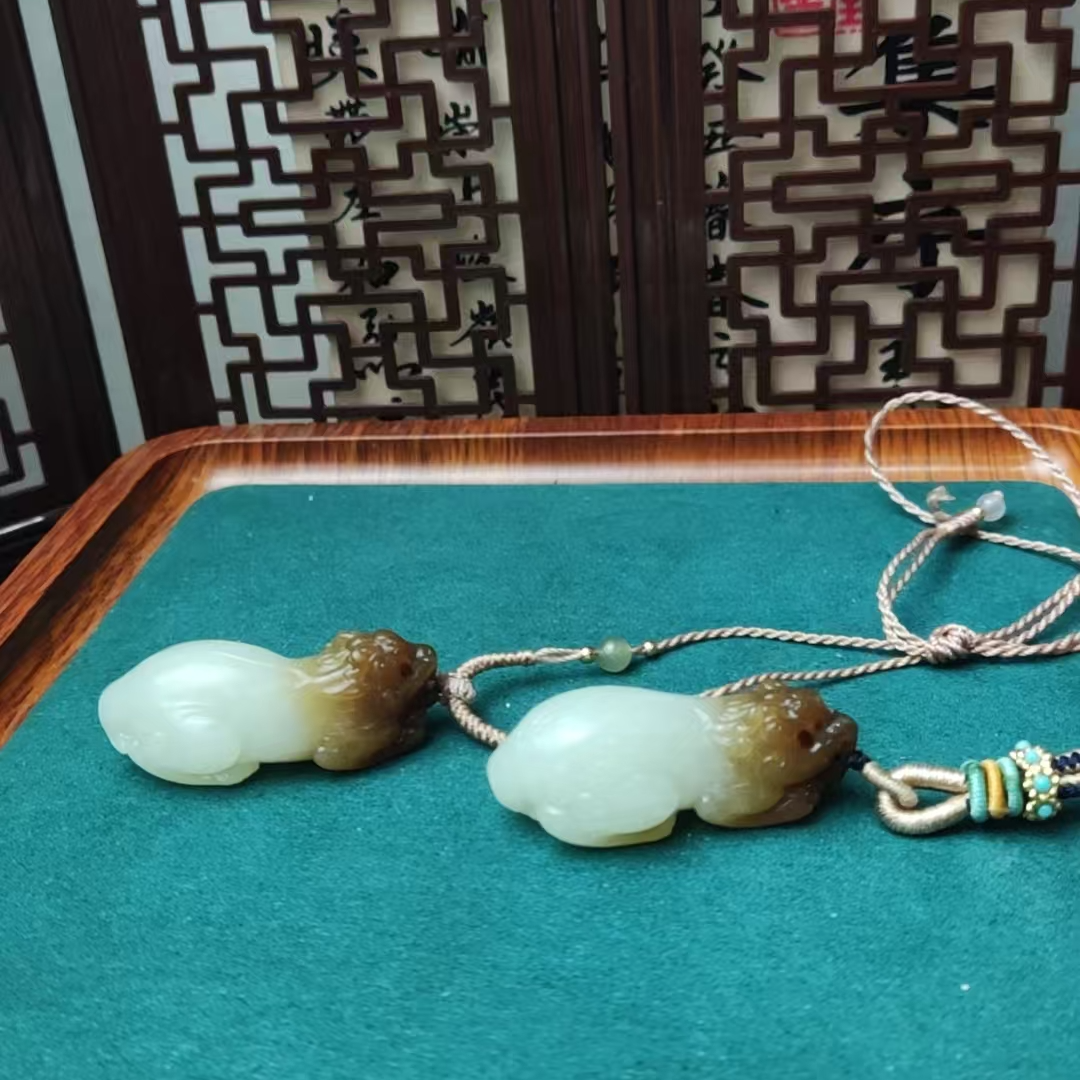 和田玉----貔貅吊坠（一对）