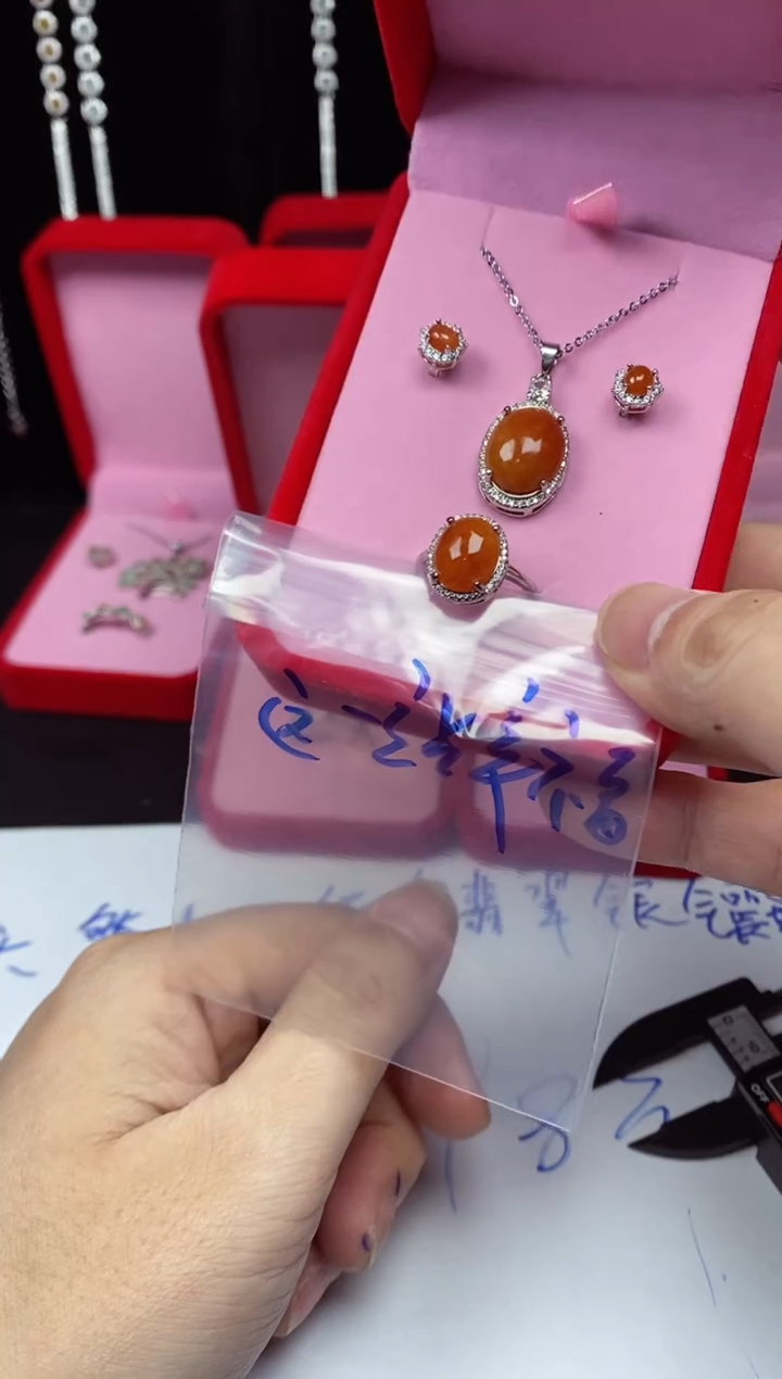 未镶嵌戒指翡翠这***福翡翠吊坠