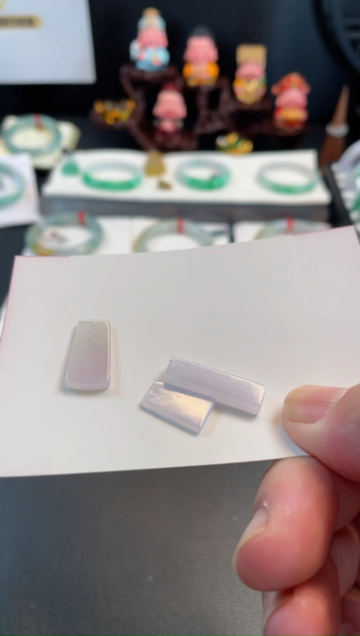 翡翠手镯未镶嵌1有纹裂