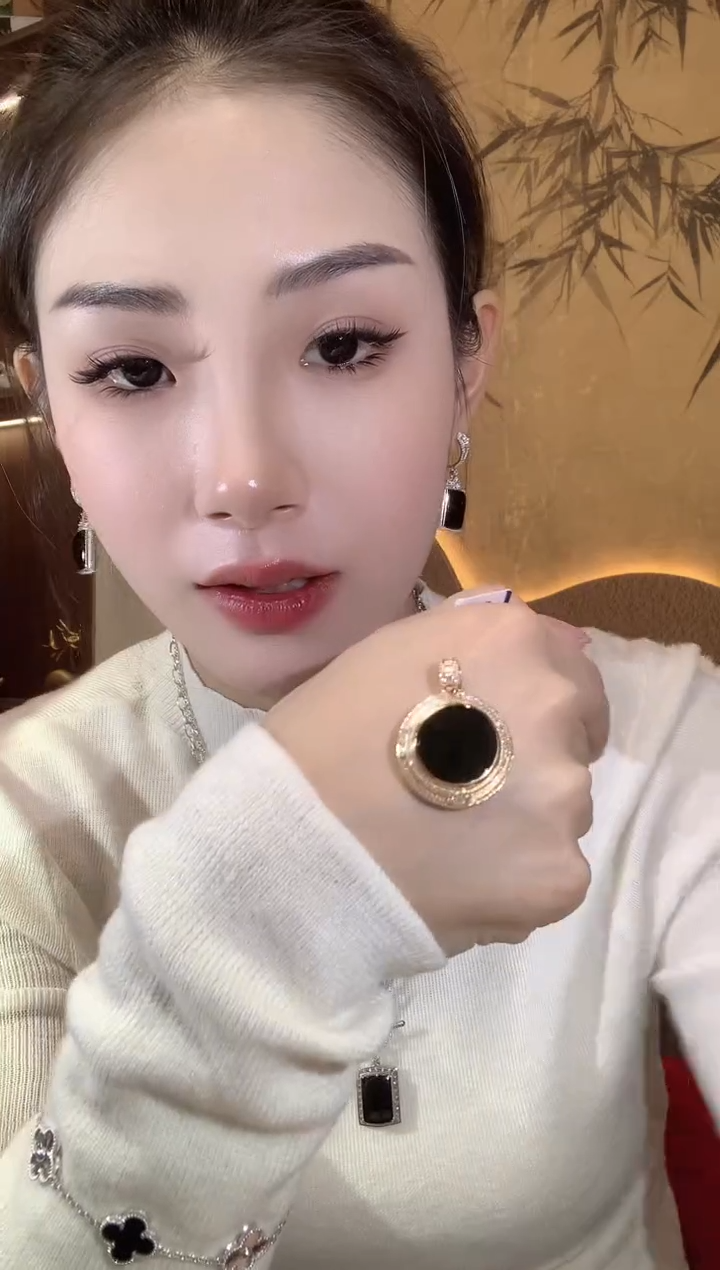 【闪购商品】翡翠吊坠(不含链)18K金镶嵌A33翡翠
