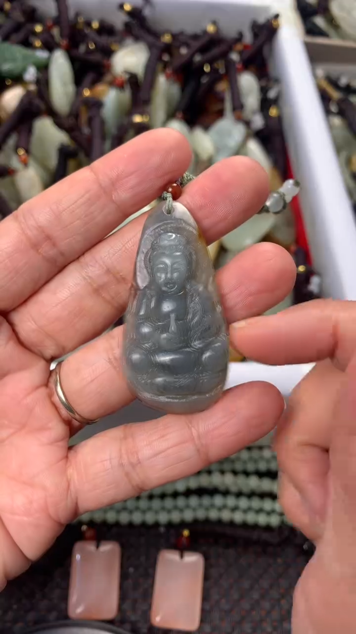 【闪购商品】和田玉颈饰未镶嵌多样性发货没有证书，拍一发一.有瑕