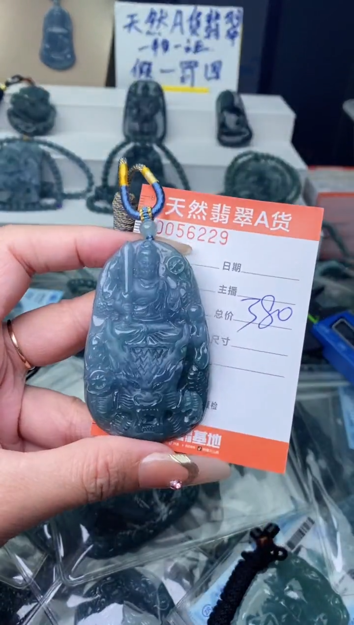 【闪购商品】翡翠颈饰未镶嵌·········