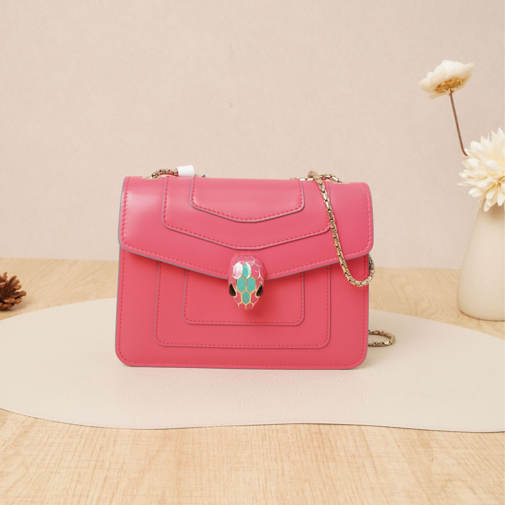 95新 BVLGARI/宝格丽 宝格丽蛇头包斜挎包小号粉色牛皮/DS026771