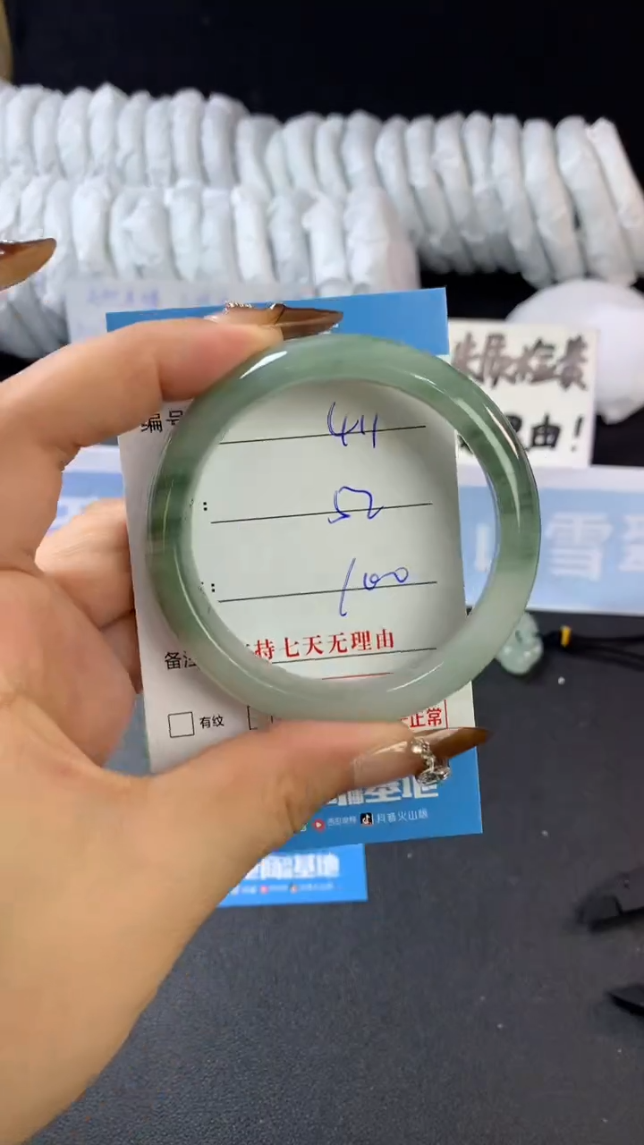 【闪购商品】石英质玉手镯未镶嵌A411