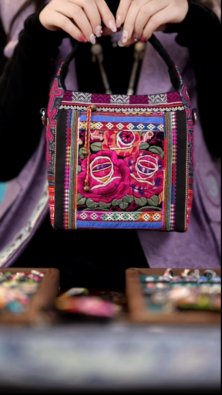 刺绣私人定制苗族手工包S9743