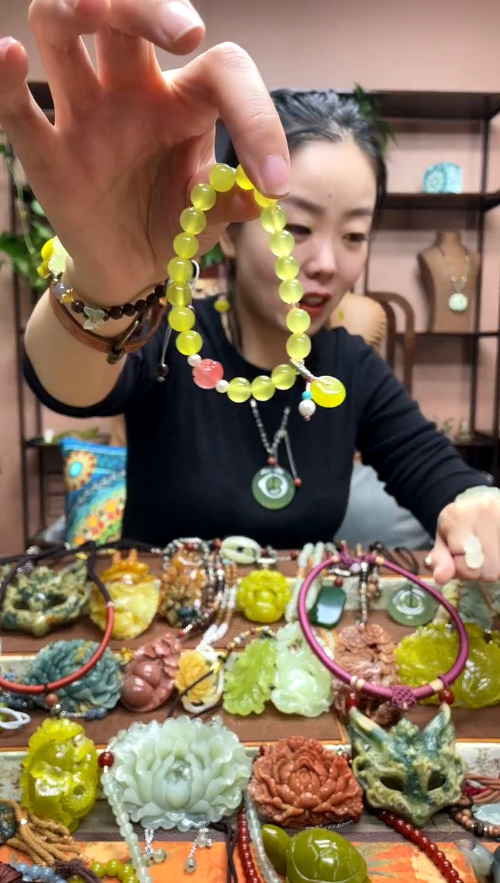 未镶嵌岫玉吊坠多样性发货发其中之一