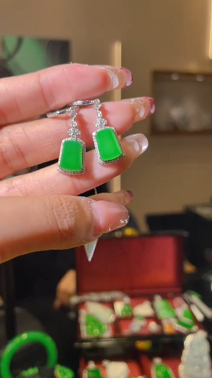 【闪购商品】翡翠耳饰18K金镶嵌天然翡翠A货