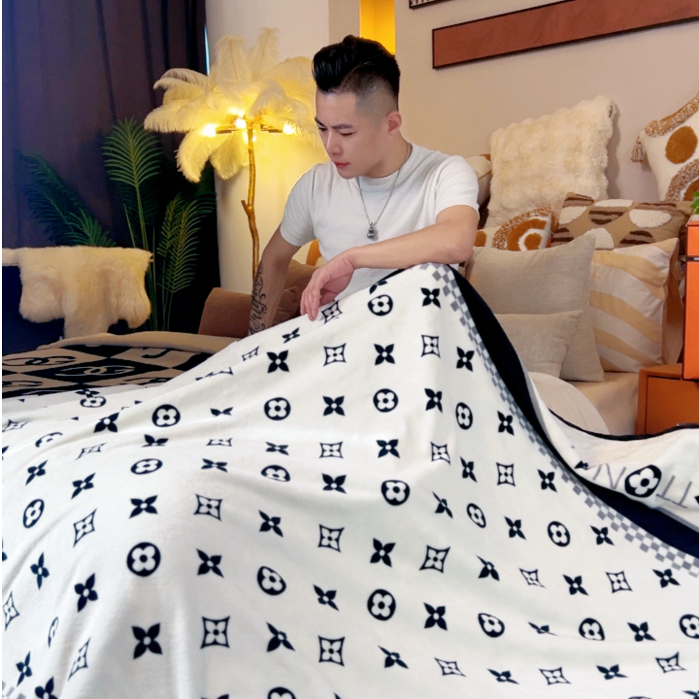 2025早秋新款高奢时尚牛奶绒休闲毛毯盖毯午睡毯沙发毯【经典老花】
