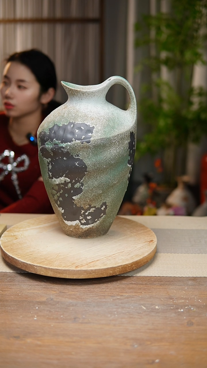 【闪购商品】陶瓷花器诧寂复古绿奶壶