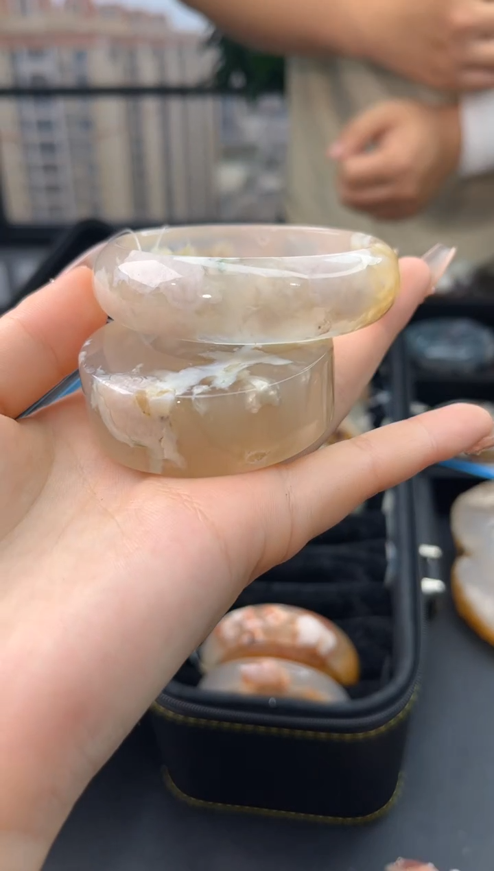 【闪购商品】石英质玉手镯未镶嵌赠送镯心（圈口55