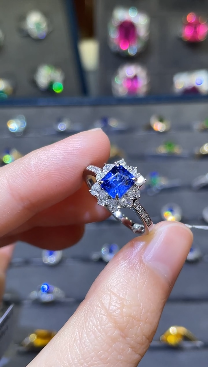 【闪购商品】蓝宝石戒指18K金镶嵌1.26ct