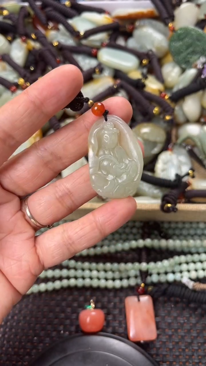 【闪购商品】和田玉颈饰未镶嵌多样性发货没有证书拍一发一有瑕