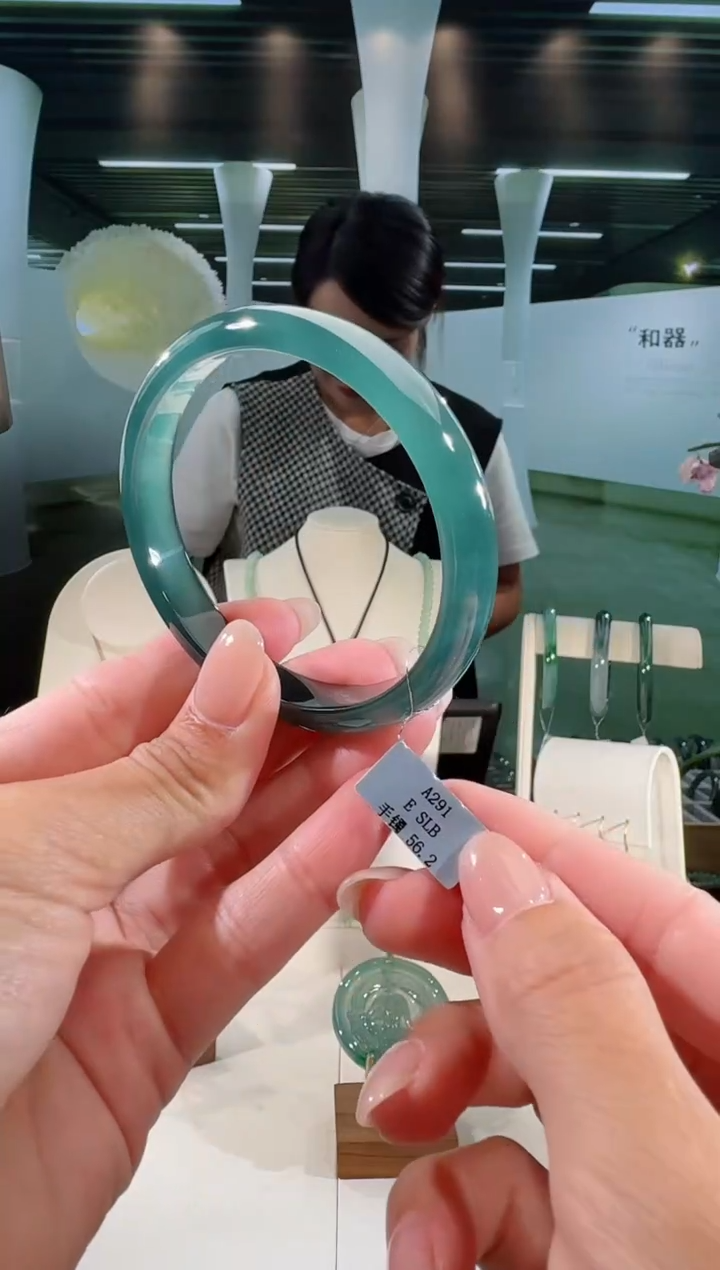 翡翠手镯未镶嵌56.2圈