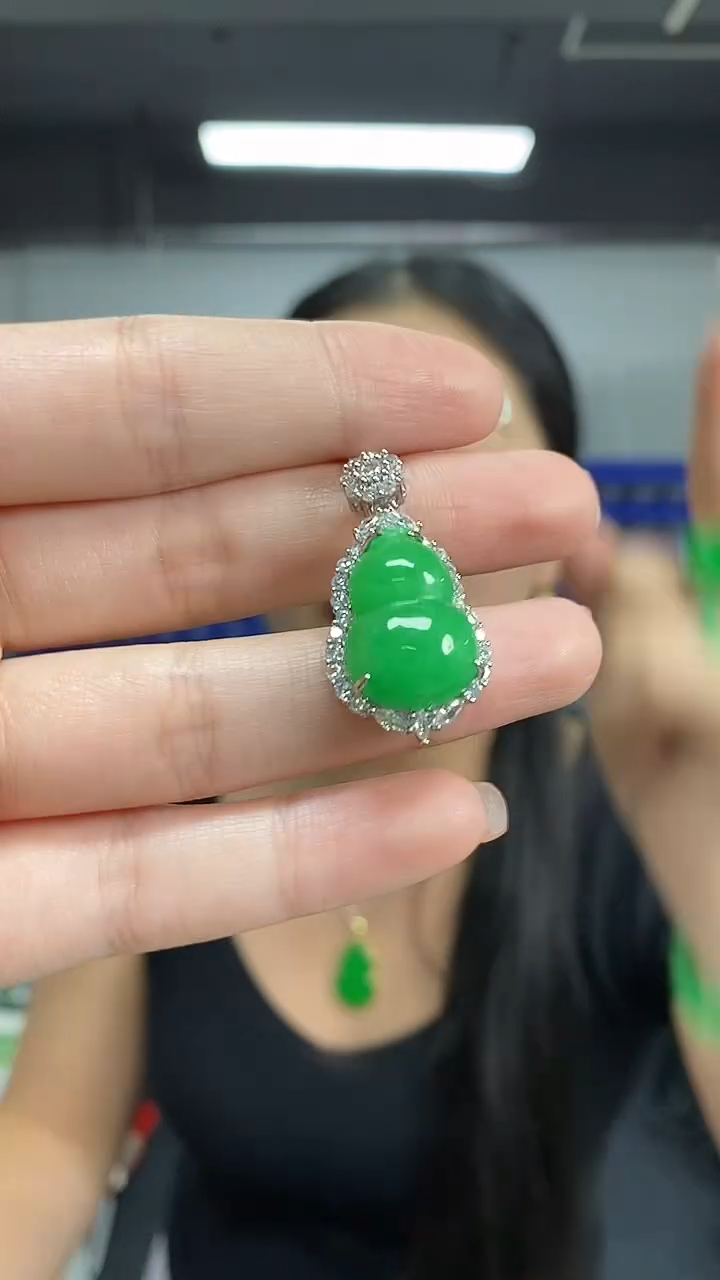 颈饰未镶嵌翡翠多样性发其一颜色微差