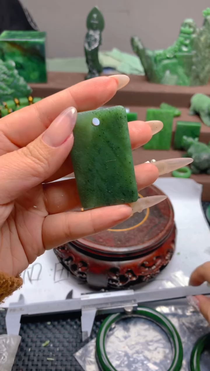 和田玉（碧玉）未镶嵌珠宝半成品随机发货