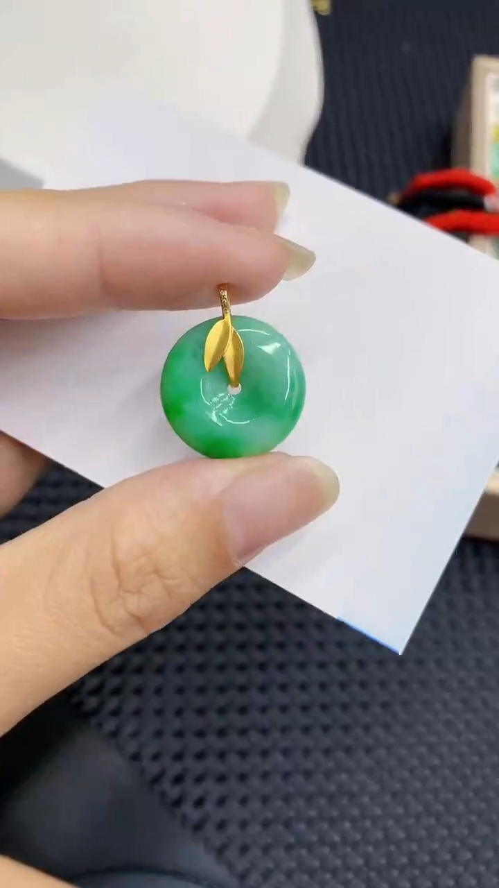 【闪购商品】翡翠颈饰18K金镶嵌            8