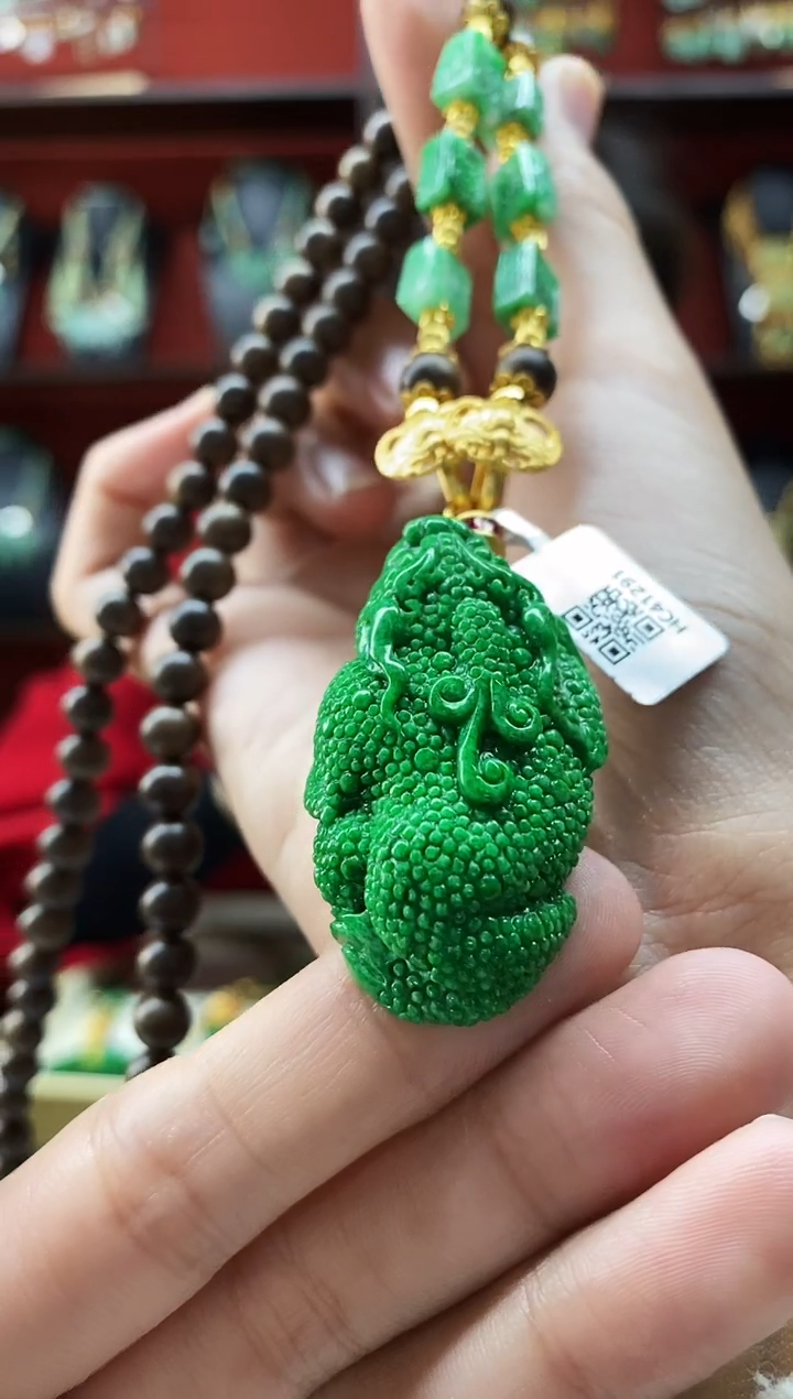 颈饰未镶嵌翡翠吊坠